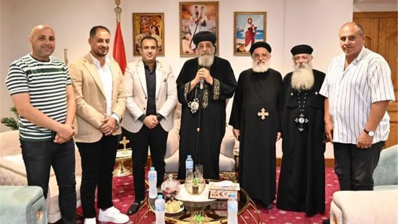 أسباب زيارة رئيس جهاز القرى السياحية للبابا تواضروس فى العلمين الجديدة