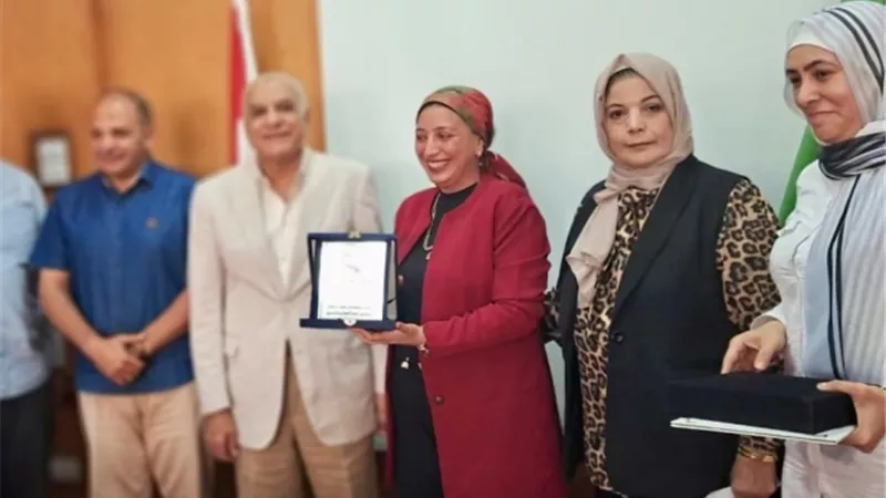 رئيس الغرفة التجارية بالإسماعيلية يكرم مجلس سيدات الأعمال