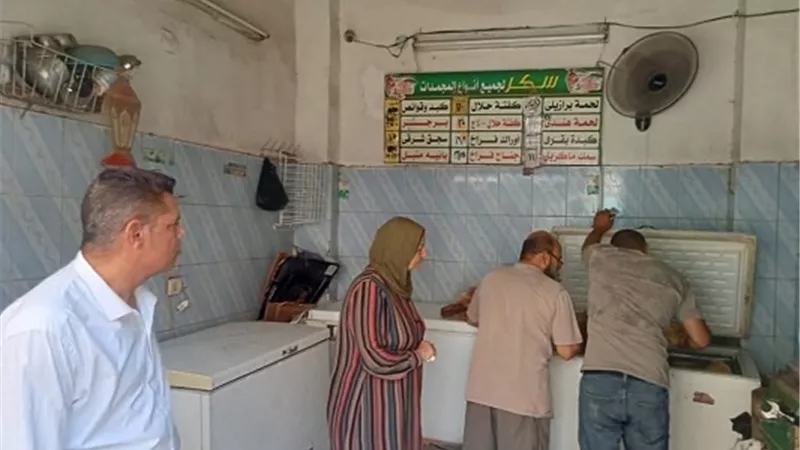 حملة رقابية بمطاي تسفر عن تحرير 24 محضرًا متنوعًا