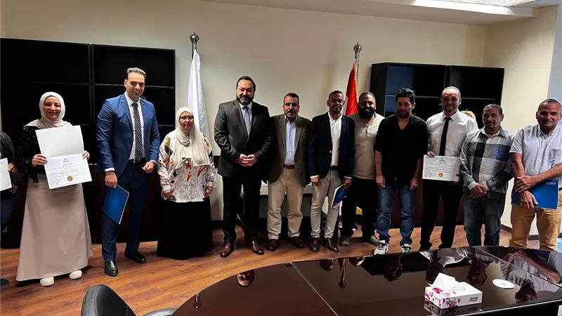 شهدات تقدير للمتميزين بأكاديمية مصر للطيران للتدريب