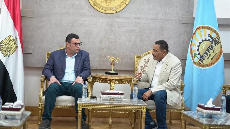 محافظ مطروح يستقبل وزير الاسكان لمتابعة بعض المشروعات