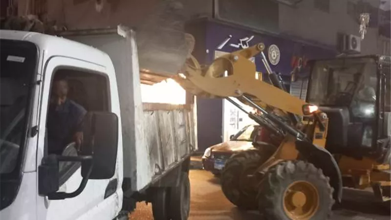 حملة لرفع الحواجز والمعوقات بشوارع حى جنوب الأقصر