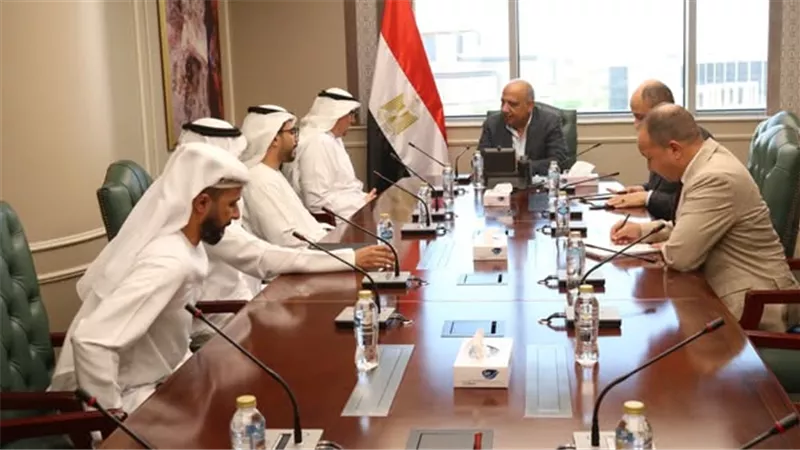 وزير الكهرباء يبحث مع شركة مصدر سبل التعاون ومتابعة تنفيذ المشروعات وفق الجداول الزمنية