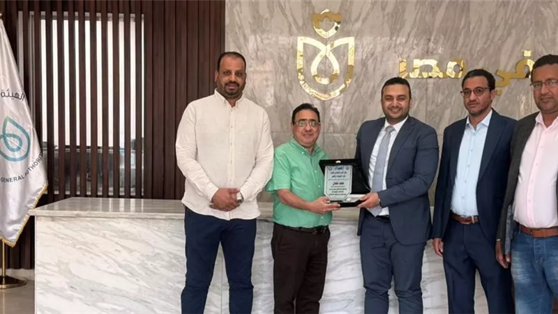 نقابة الصيادلة تكرم مدير عام فرع هيئة الرعاية الصحية بالأقصر