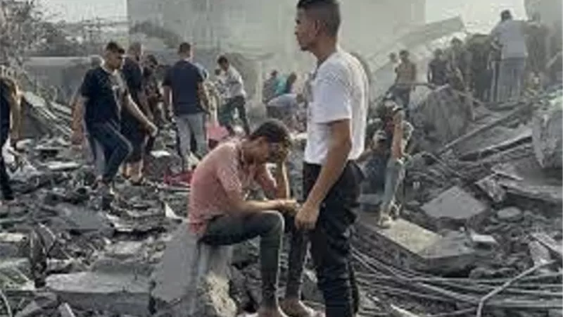 قصف مدفعي من قبل قوات الاحتلال يستهدف شمال مخيم البريج وسط قطاع غزة