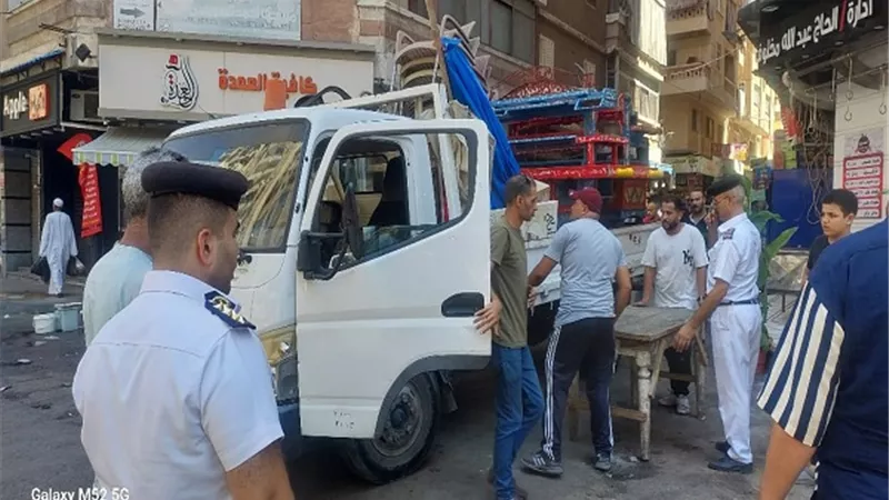 ازالة الاعلانات المخالفة والاشغالات والتعديات من حرم الطريق