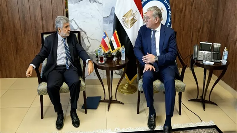 وزير البترول يبحث مع وفد «إيناب سيبترول» التشيلية خطط عملها