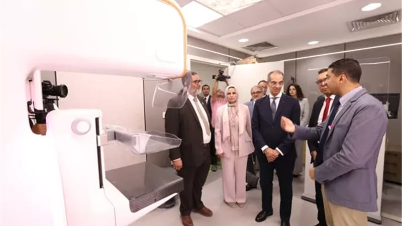 وزير الاتصالات يطلق منظومة مصرية للكشف المبكر عن سرطان الثدي بالذكاء الاصطناعي