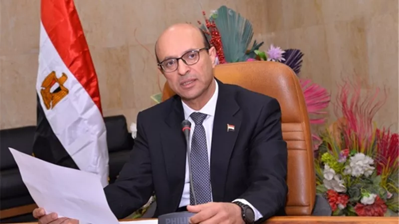 الدكتور المنشاوي يقرر صرف مكافأة استثنائية للعاملين بجامعة أسيوط