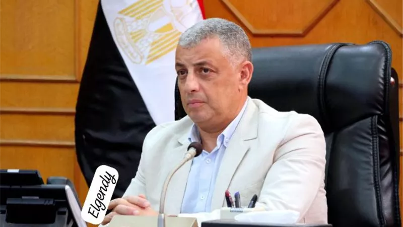 محافظ الإسماعيلية يُضئ شمعة 