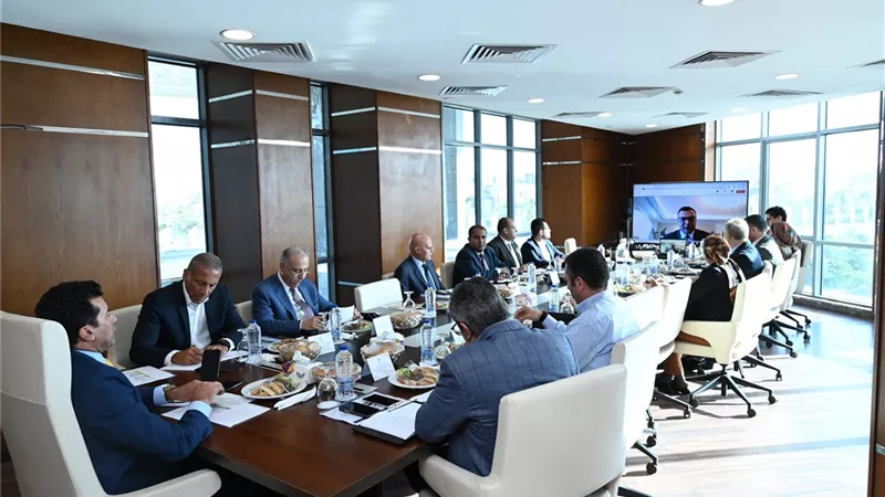 وزير الشباب يجتمع بمديري المديريات لوضع آليات تنفيذ قانون الرياضة الجديد