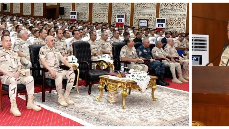 وزير الدفاع يلتقى بعدد من مقاتلى المنطقة الغربية العسكرية