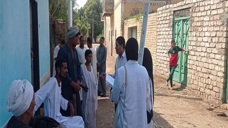 وكيل وزارة الصحة بالأقصر يتابع حملة التجريع ضد مرض البلهارسيا