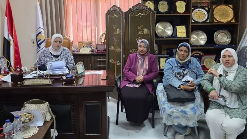 اجتماع موسع لإدارة الشروق التعليمية استعدادًا للعام الدراسى الجديد صور