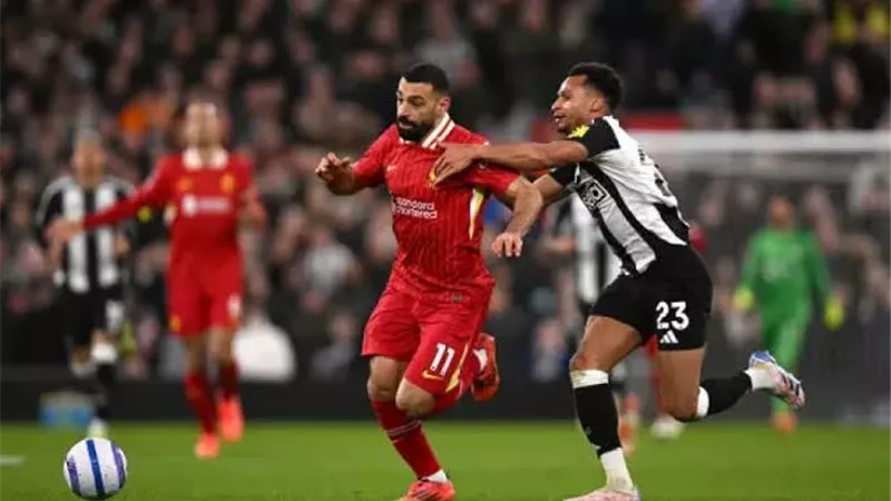نيوكاسل يستضيف ليفربول في مواجهة قوية بالدوري الإنجليزي