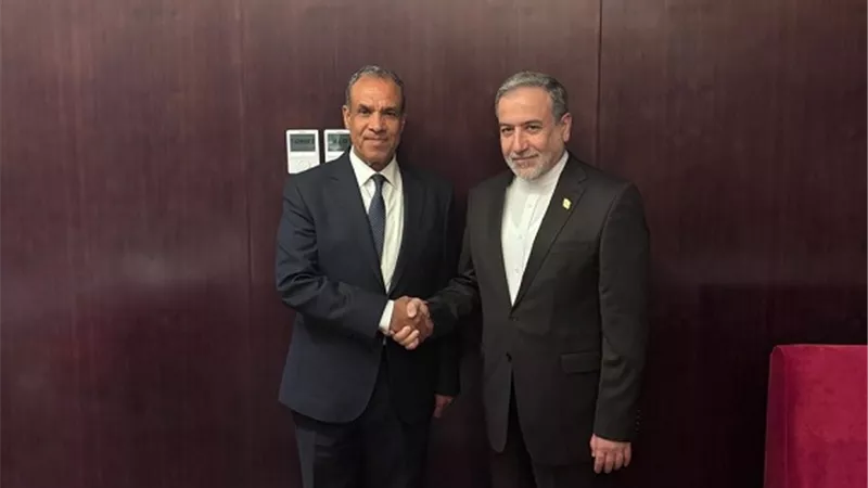 وزير الخارجية يلتقي نظيره الإيراني