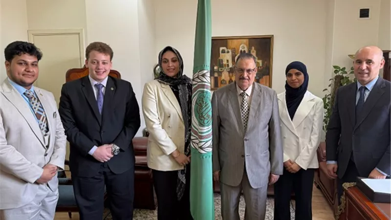 السفير خليل الذوادي يستقبل متدربين بالأمانة العامة لجامعة الدول