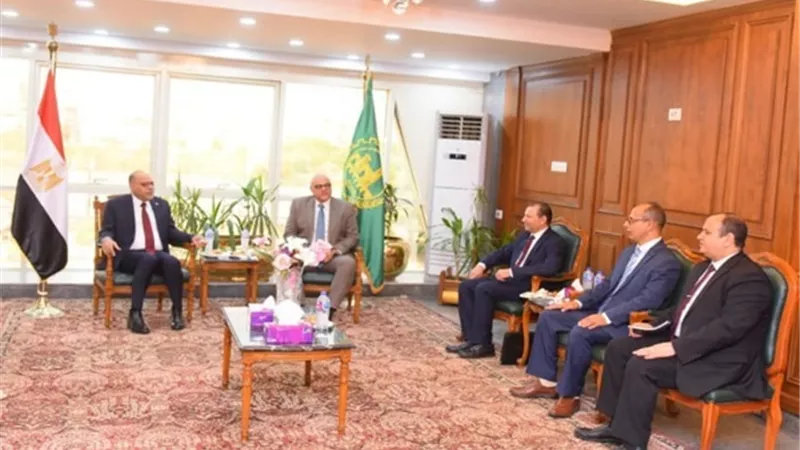 وزير العمل ومحافظ القليوبية يبحثان تفعيل التعاون المشترك