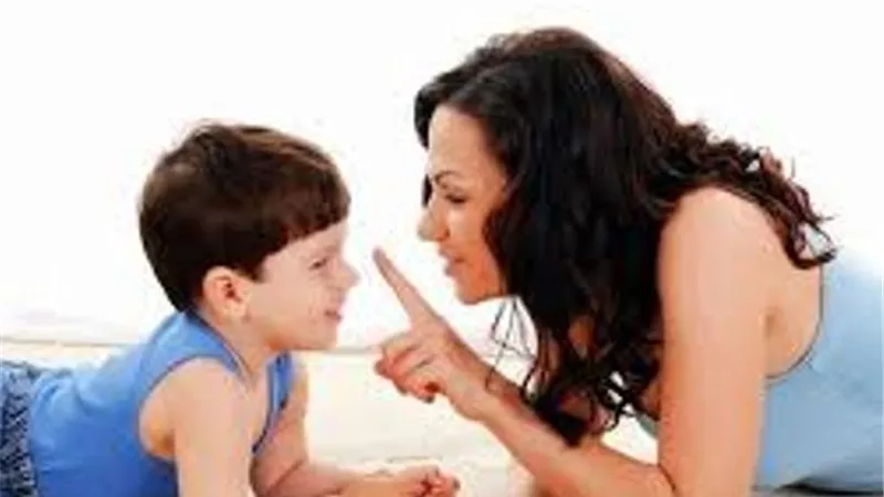 كيف تعلمي طفلك حفظ الأسرار بطريقة صحية؟