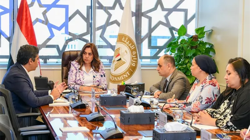 عوض: تشجيع الاستثمار في تدوير المخلفات أولوية لتعزيز التنمية المستدامة