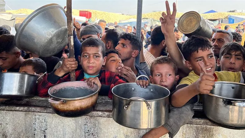 النازحون في مدينة غزة.. جوعي تحت القصف