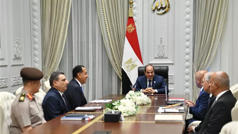 الرئيس السيسي يوجه بأهمية الالتزام بالجداول الزمنية المحددة لمشروعات النقل
