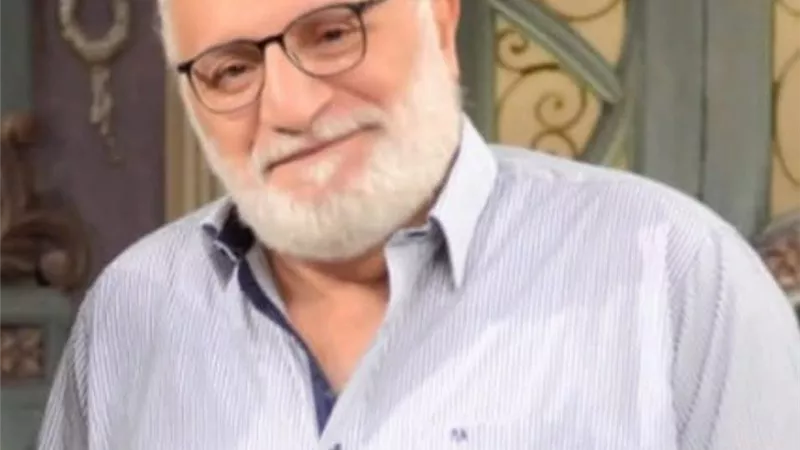 عزت زين يقود مؤتمر إعادة إحياء الفن بالمدارس