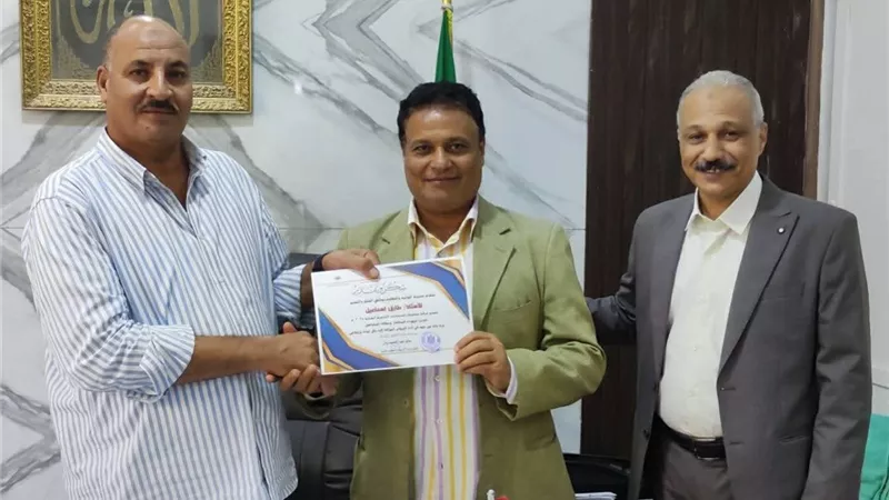 تكريم أعضاءاللجنة الثلاثيةوأعضاء غرفة العمليات المركزية للثانوية