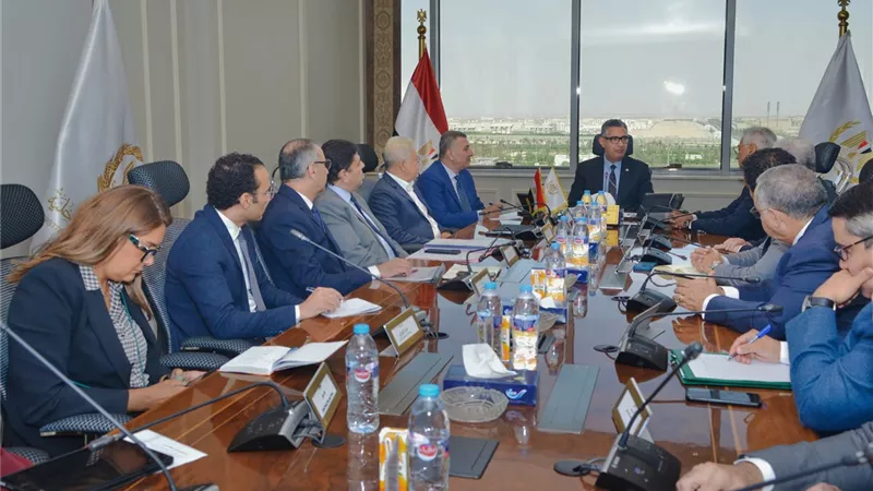 فاروق: الالتزام بالجدول الزمني لتنفيذ مشروع المستودع الاستراتيجى
