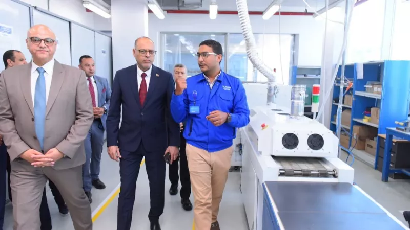 وزير العمل ومحافظ القليوبية يتفقدان مركز العربي للبحوث والتطوير ببنها