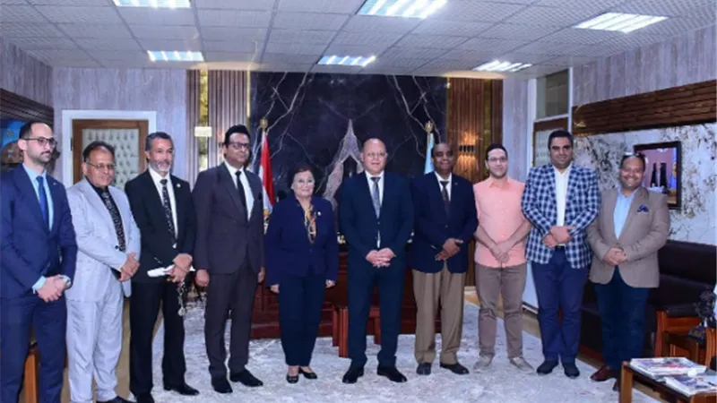 نائب وزير الصحة تبحث تعزيز دور جامعة سوهاج في القضية السكانية