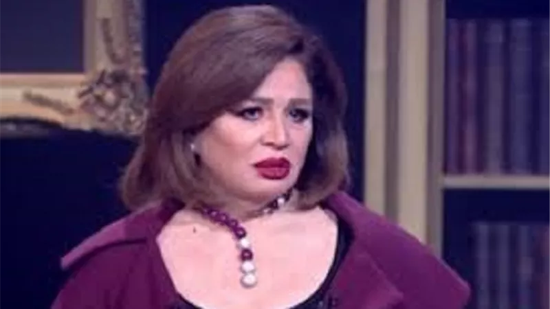 إلهام شاهين تكشف حقيقة مطالبتها بتدريس مسيرتها الفنية في المناهج