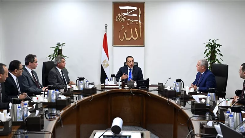 رئيس الوزراء يوجه بالبدء الفوري في تنفيذ توجيهات الرئيس بوضع خارطة طريق تطوير منظومة الإعلام