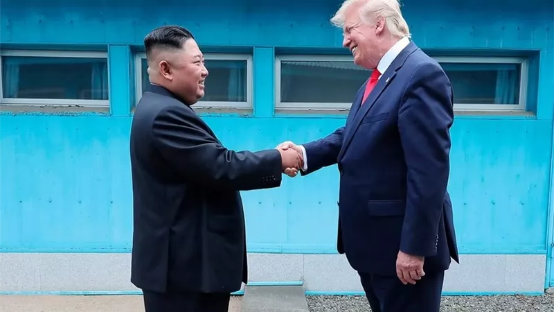 ترامب يشيد بعلاقته الجيدة للغاية مع كيم جونغ أون