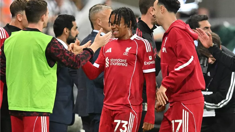 نجوموها يدخل تاريخ ليفربول والدوري الإنجليزي بسبب محمد صلاح