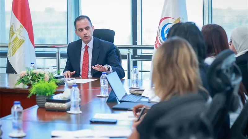 نائب وزير الصحة يناقش تطوير منظومة تدريب الكوادر البشرية بالقطاع