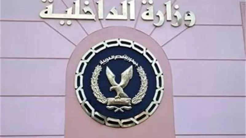 رفض زوجها إثبات نسب طفلهما فألقت به في الشارع