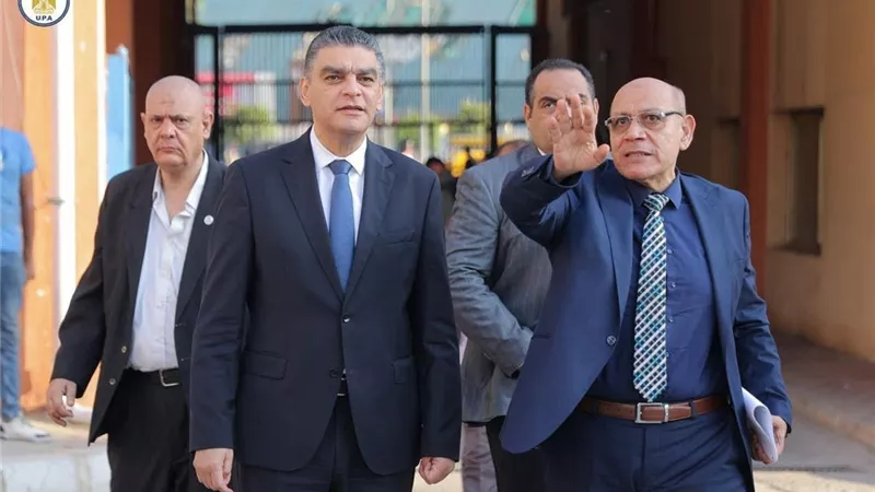 رئيس هيئه الشراء الموحد يتفقد صيدليات الإسعاف بالإسكندرية