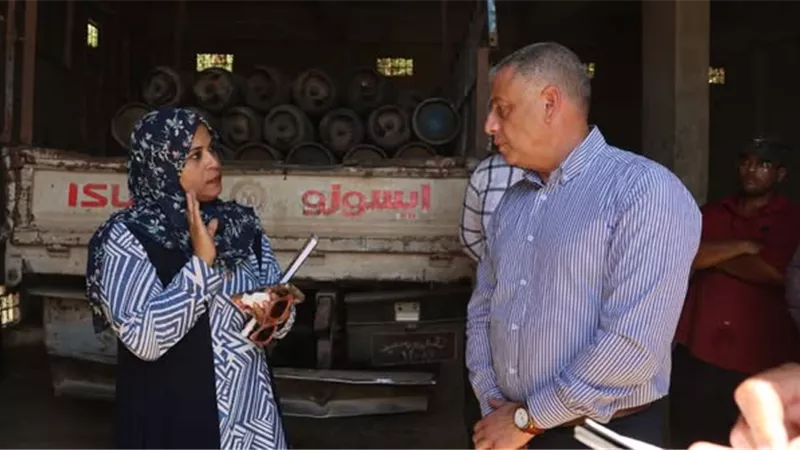 محافظ الإسماعيلية يتفقد مستودعات البوتاجاز في مدينة فايد..صور