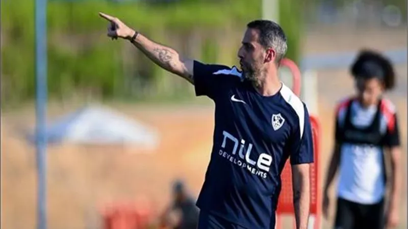 فيريرا يلقي محاضرة فنية على لاعبي الزمالك قبل مواجهة فاركو