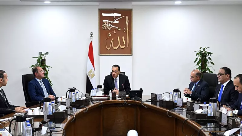 رئيس الوزراء يجتمع برئيس هيئة الرقابة المالية ورئيس البورصة