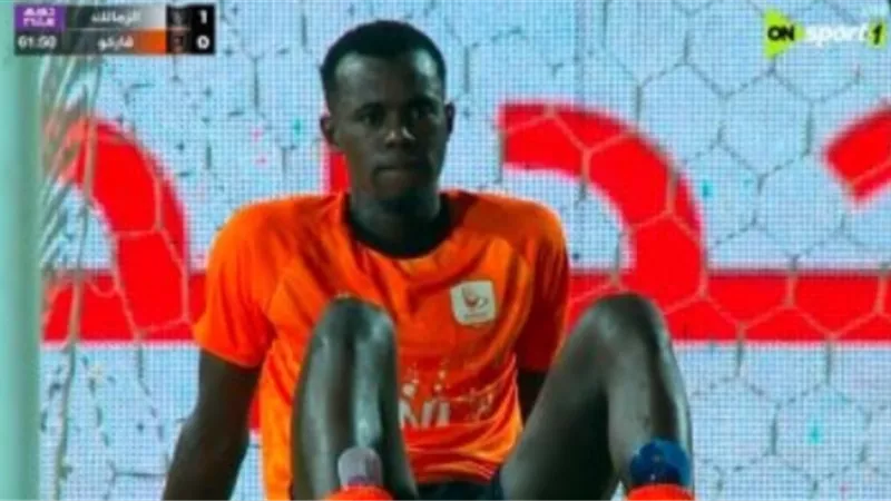 شاهد.. طرد نداي مدافع فاركو أمام الزمالك بعد الانذار الثاني