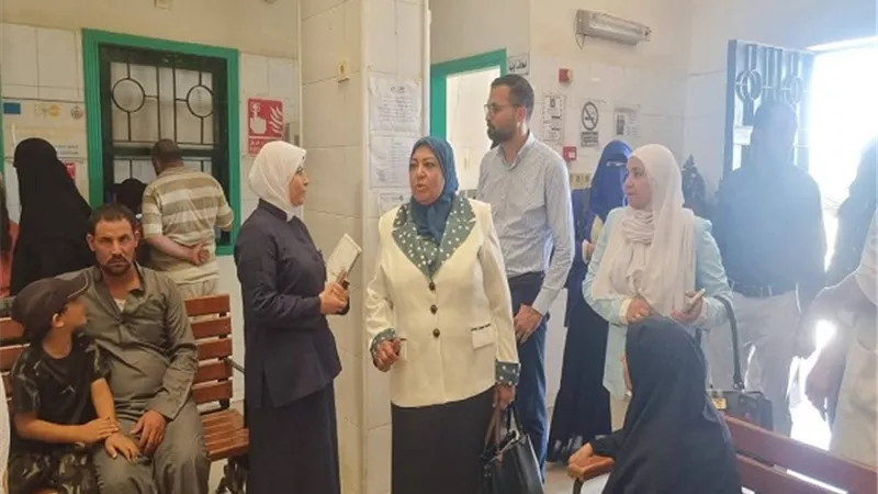 وفد هيئة التأمين الصحي الشامل في زيارة للمنشآت الصحية بمطروح