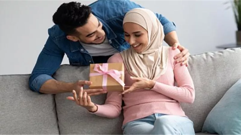 النفقة..الهدية..الفُسحة..حق للزوجة أم رفاهية؟