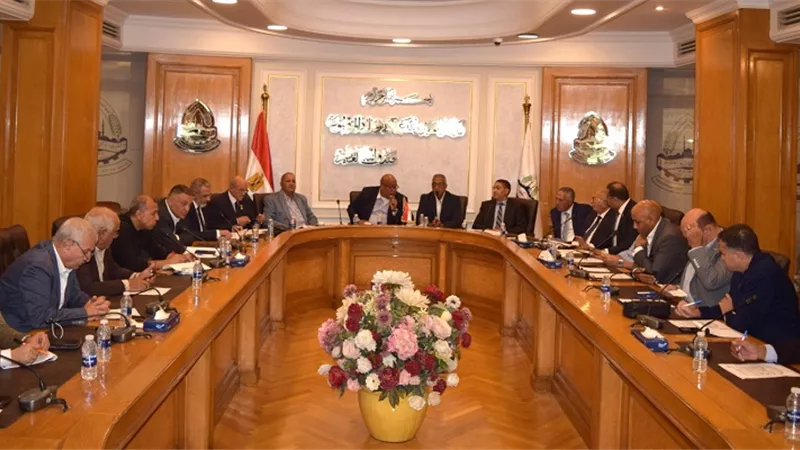 غرفة القاهرة تقيم معرض 