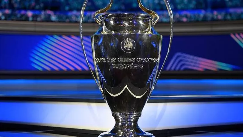 بخطوط ذهبية.. يويفا يكشف الستار عن الكرة الرسمية لدوري أبطال أوروبا