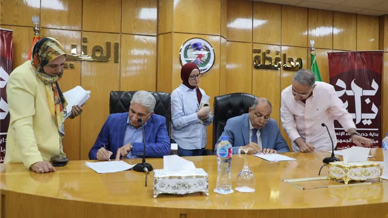 محافظ المنيا يعقد اجتماعًا مع أعضاء مجلسي النواب والشيوخ