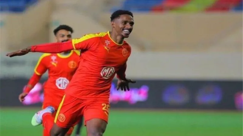نيوم يتعاقد مع مدافع الهلال لمزاملة حجازى