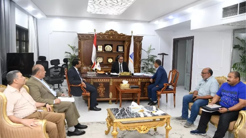محافظ قنا يستقبل رئيس جهاز المدينة الجديدة لبحث سبل التعاون