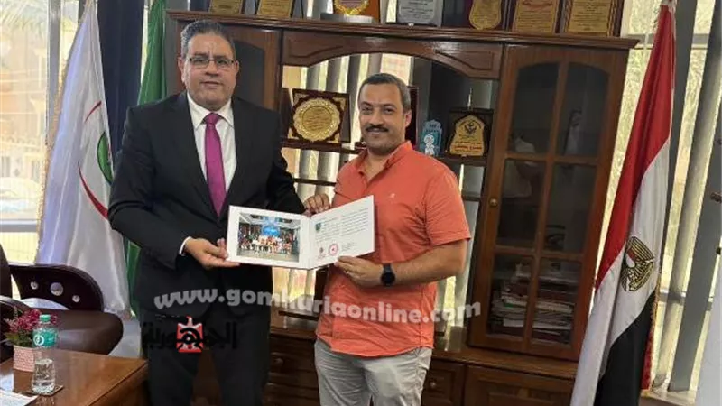 مدير صحة المنوفية يكرم مدير الطوارئ بعد عودته من بعثة الصين